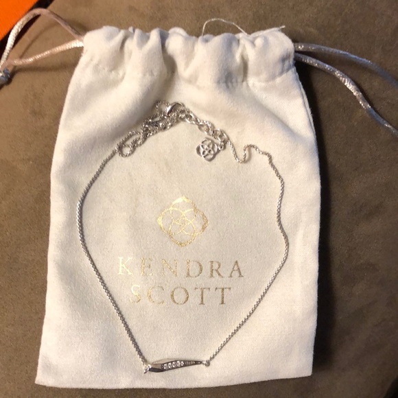 KENDRA SCOTT TABITHA PENDANT NECKLACE IN SILVER - Picture 2 of 2
